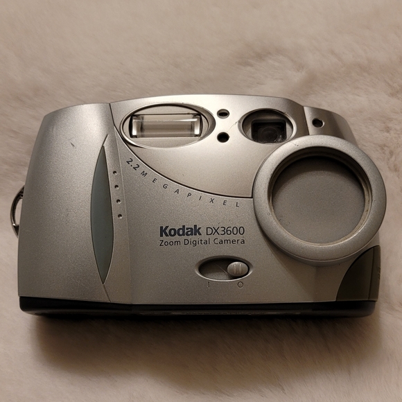 Vintage Kodak DX3600 Zoom Digital Camera 2.2 Megapixel - Picture 1 of 16